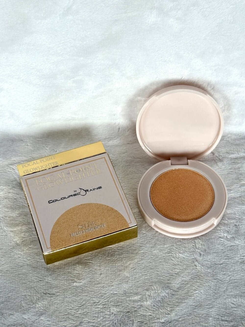 Coloured Raine Focal Point Glowlighter – Selfie